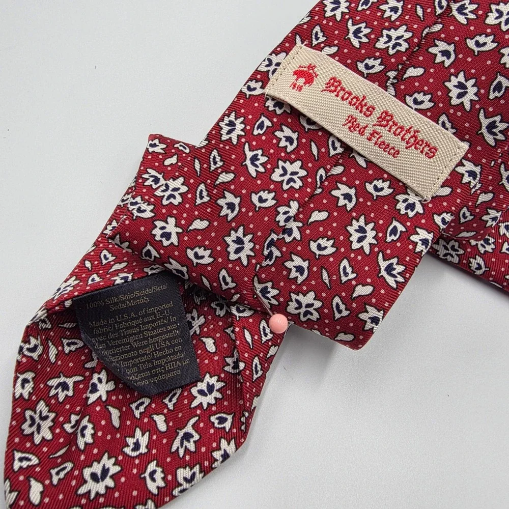 Brooks Brothers Red Fleece Mens Red Floral Silk‎ Slim Necktie Made in USA